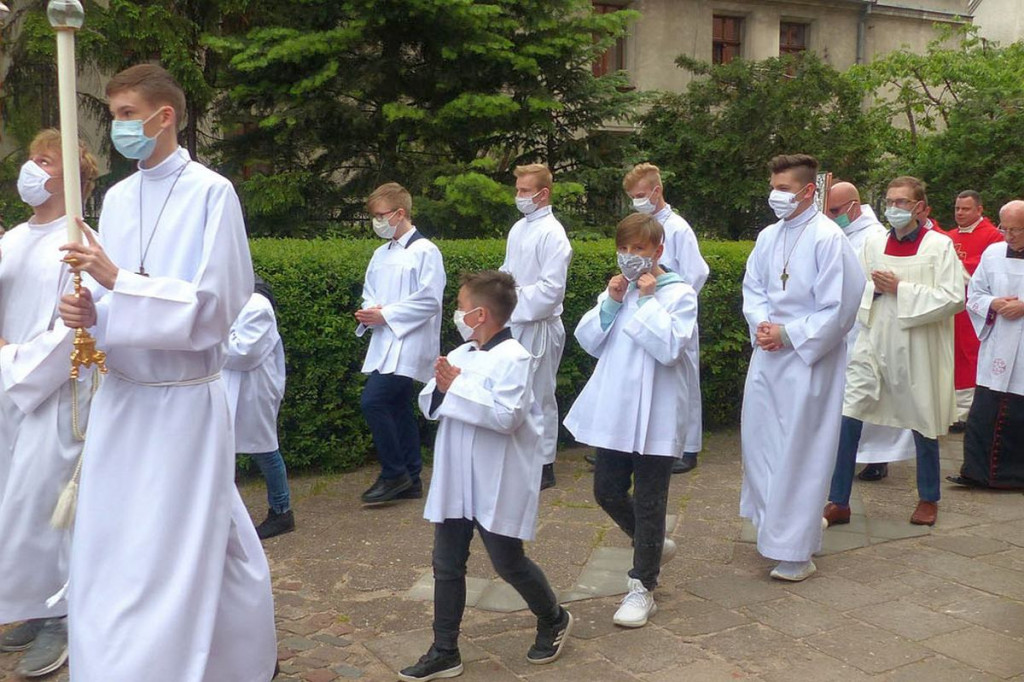 Wizytacja kanoniczna biskupa w brodnickiej Farze. 125 osób przystąpiło do bierzmowania [ZDJĘCIA]