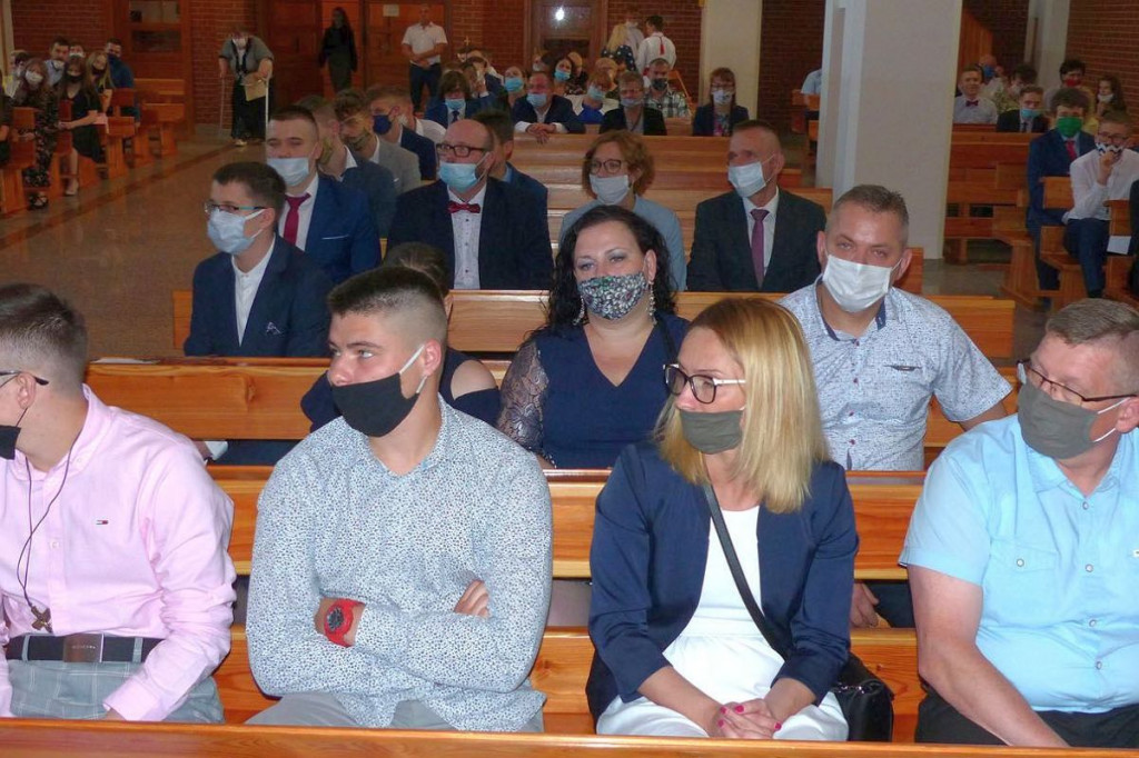 Biskup udzielił bierzmowania. W kościele przy ul. Nowej [ZDJĘCIA]