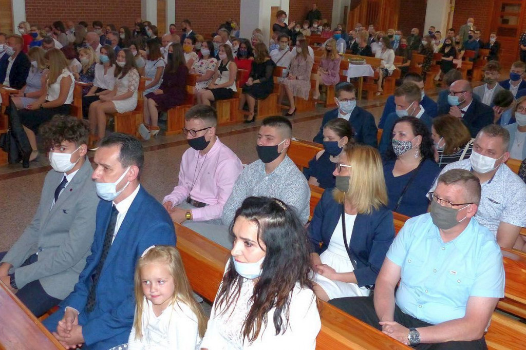 Biskup udzielił bierzmowania. W kościele przy ul. Nowej [ZDJĘCIA]