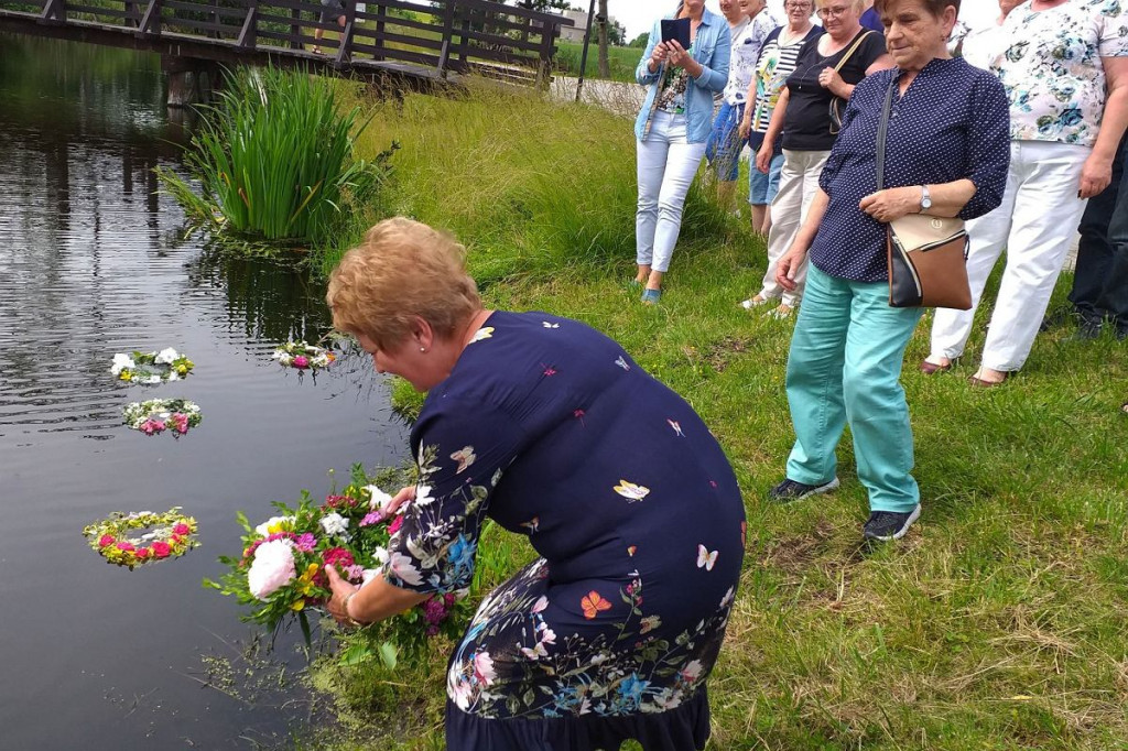 Były wianki, ognisko i biesiada. Tak witano lato przy szkole w Zbicznie [ZDJĘCIA]