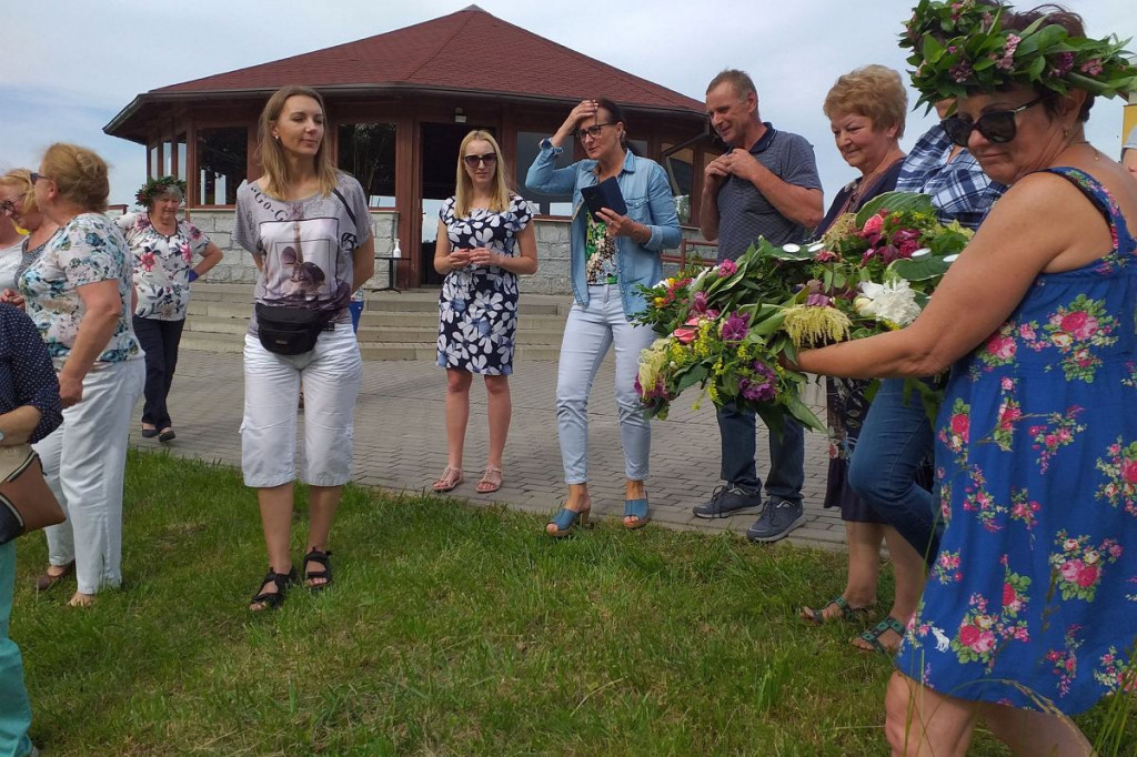 Były wianki, ognisko i biesiada. Tak witano lato przy szkole w Zbicznie [ZDJĘCIA]