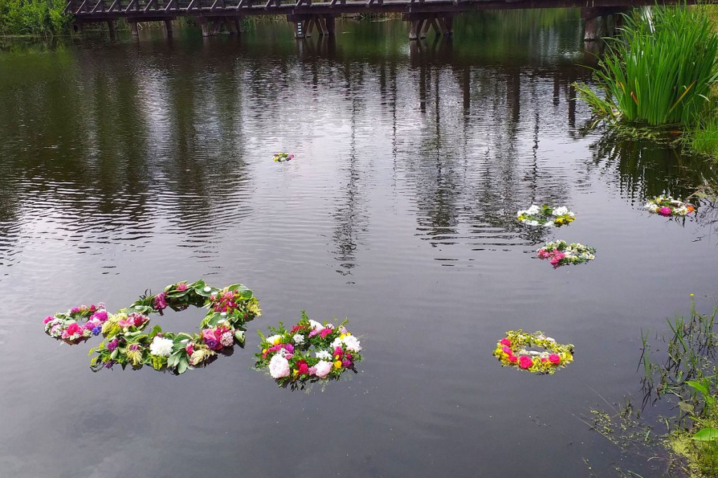Były wianki, ognisko i biesiada. Tak witano lato przy szkole w Zbicznie [ZDJĘCIA]