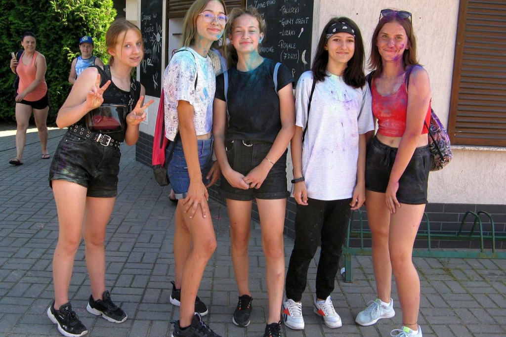 Rozbawiona młodzież nad Niskim Brodnem [ZDJĘCIA]