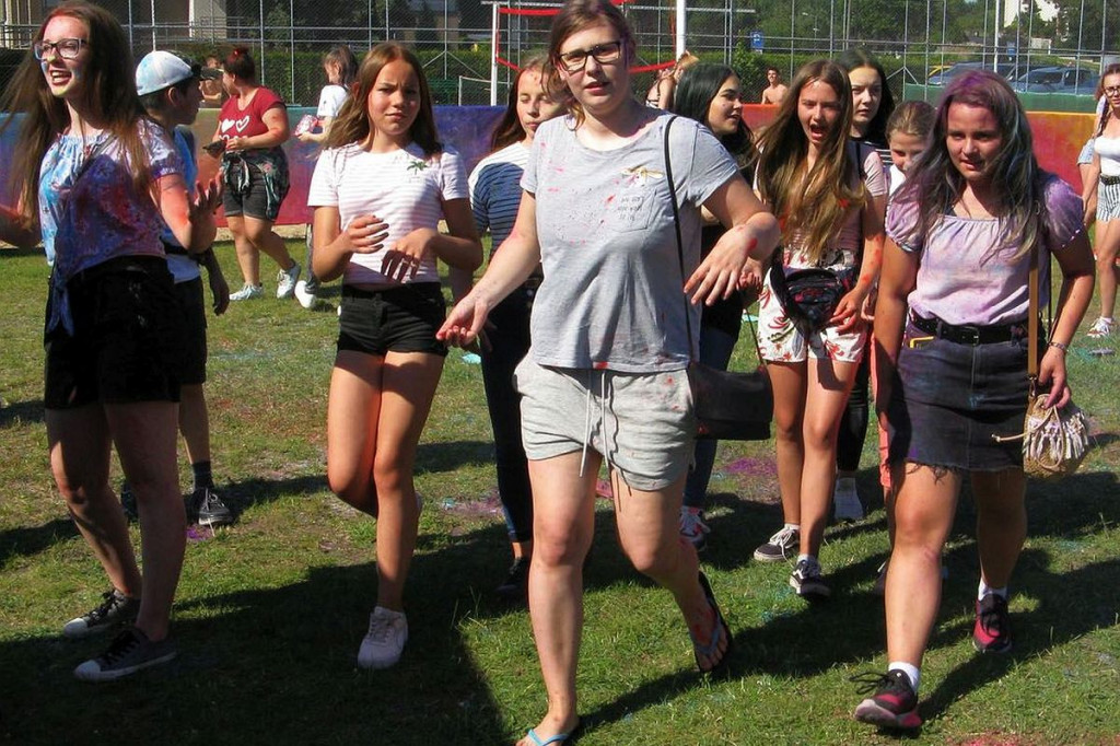 Rozbawiona młodzież nad Niskim Brodnem [ZDJĘCIA]