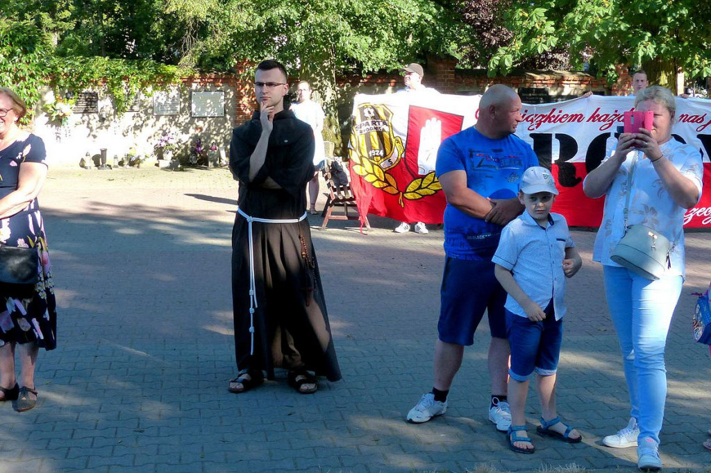 Nie tylko senator był pod pomnikiem. Jak w Brodnicy uczczono rocznicę /ZDJĘCIA/