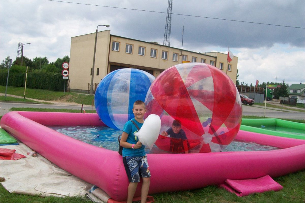 Dmuchane wesołe miasteczko w Górznie. Do Jabłonowa nie dojechało przez koronawirusa [ZDJĘCIA]