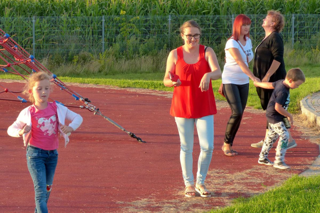Wspinaczka na linach, szaleństwa w skateparku, siłownia pod chmurką, korty, boisko, grill... /ZDJĘCIA/