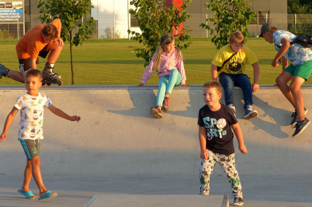 Wspinaczka na linach, szaleństwa w skateparku, siłownia pod chmurką, korty, boisko, grill... /ZDJĘCIA/