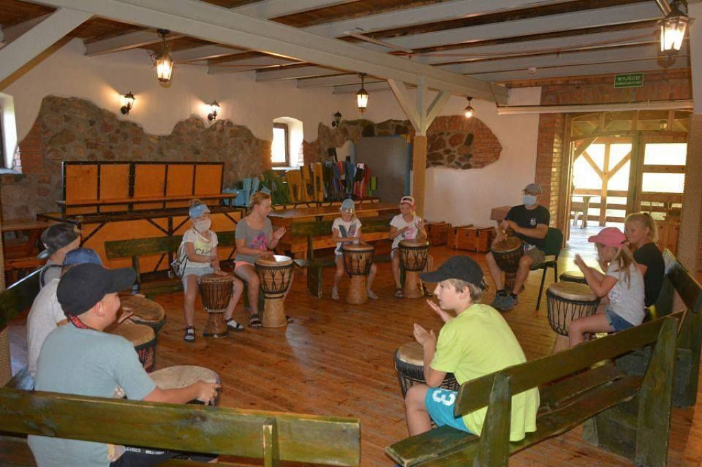 Dzieci z półkolonii w Zbicznie jeździły na wycieczki. Kacze Bagno, Żnin, Wenecja, Biskupin [ZDJĘCIA]