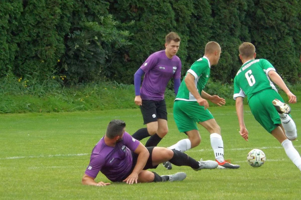 Piłkarskie derby powiatu brodnickiego w klasie B. Gol wygrywa [ZDJĘCIA]
