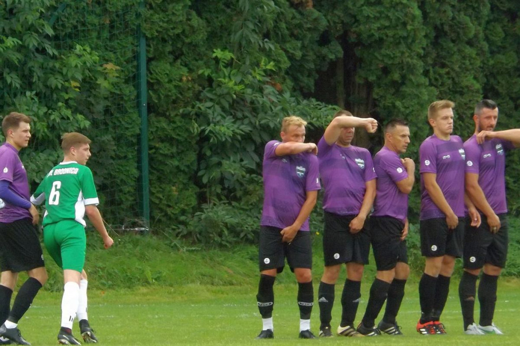 Piłkarskie derby powiatu brodnickiego w klasie B. Gol wygrywa [ZDJĘCIA]