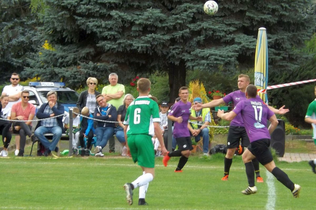 Piłkarskie derby powiatu brodnickiego w klasie B. Gol wygrywa [ZDJĘCIA]