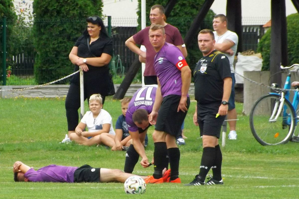 Piłkarskie derby powiatu brodnickiego w klasie B. Gol wygrywa [ZDJĘCIA]
