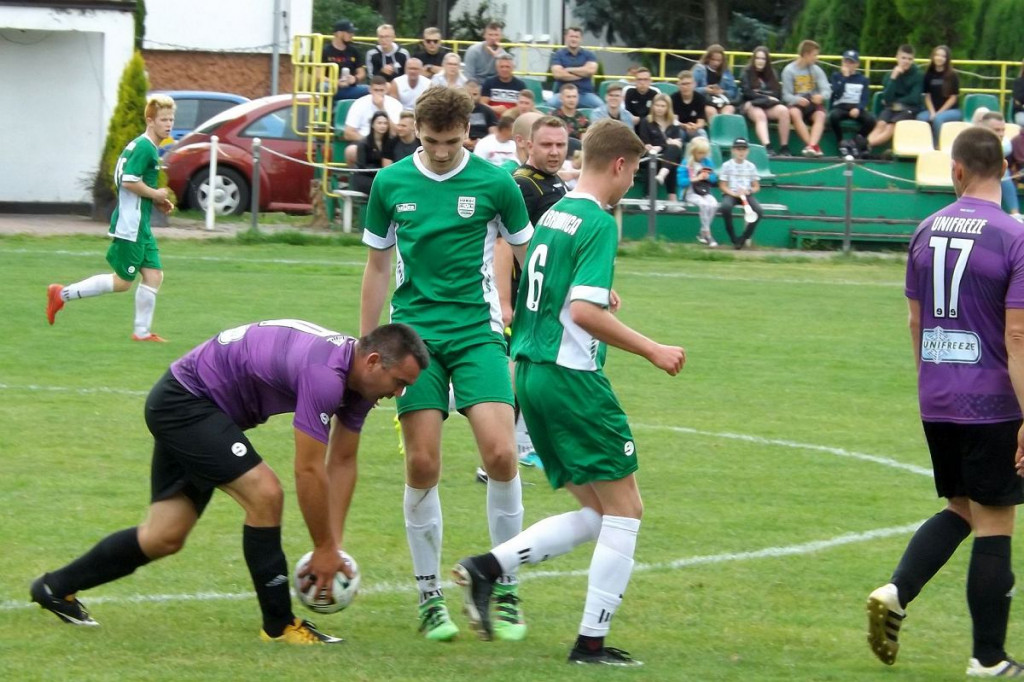 Piłkarskie derby powiatu brodnickiego w klasie B. Gol wygrywa [ZDJĘCIA]