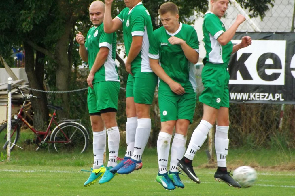 Piłkarskie derby powiatu brodnickiego w klasie B. Gol wygrywa [ZDJĘCIA]