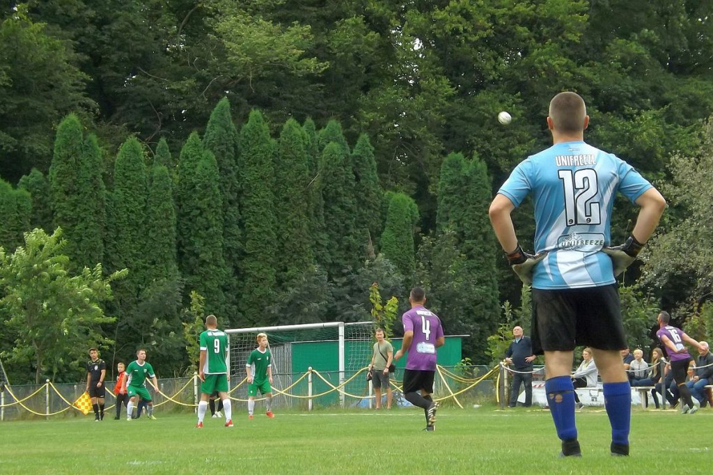 Piłkarskie derby powiatu brodnickiego w klasie B. Gol wygrywa [ZDJĘCIA]