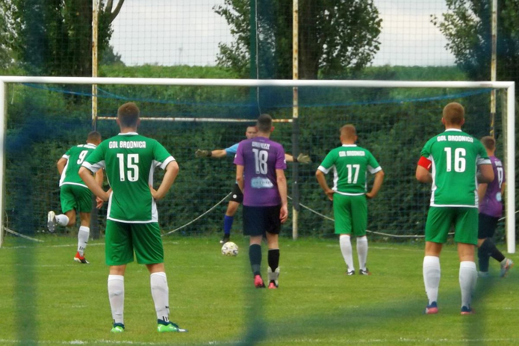 Piłkarskie derby powiatu brodnickiego w klasie B. Gol wygrywa [ZDJĘCIA]