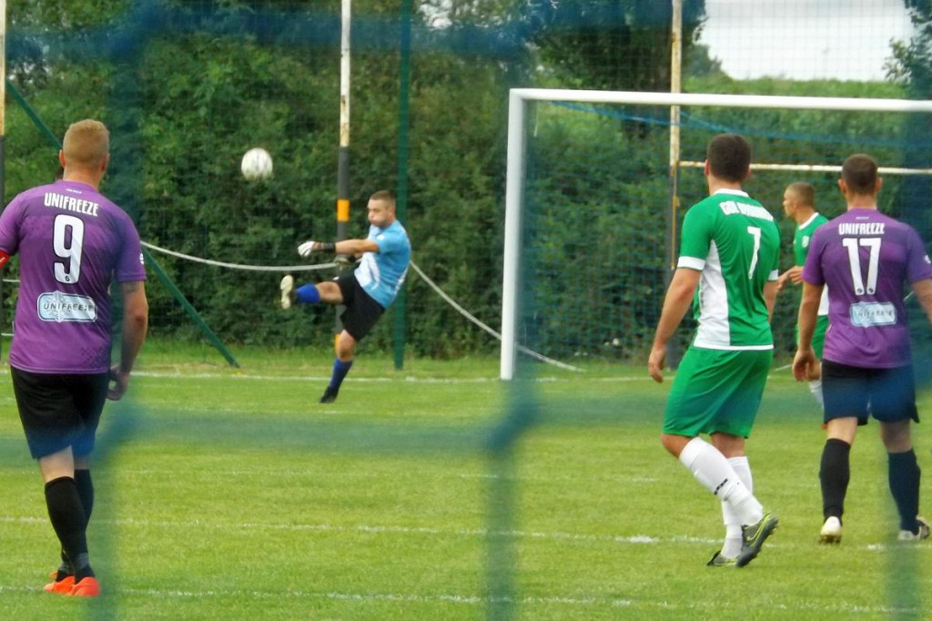 Piłkarskie derby powiatu brodnickiego w klasie B. Gol wygrywa [ZDJĘCIA]