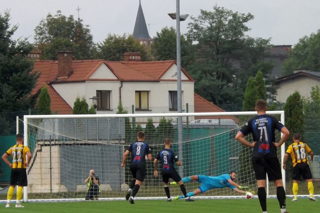 Zawisza w Brodnicy. Mecz, doping, ponad stu policjantów [ZDJĘCIA]