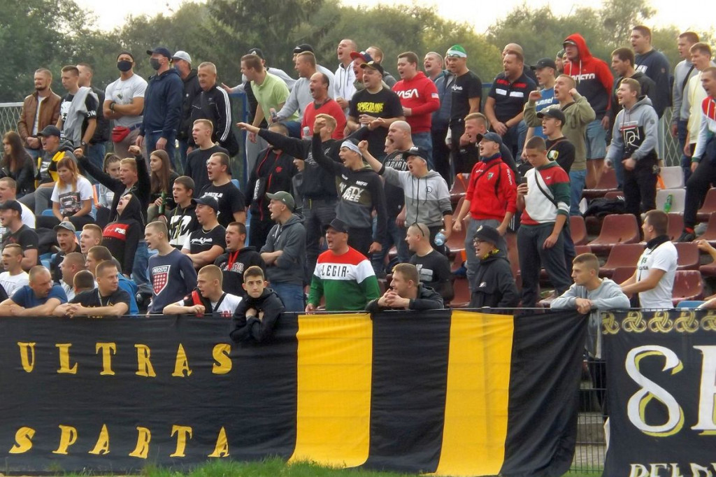 Zawisza w Brodnicy. Mecz, doping, ponad stu policjantów [ZDJĘCIA]
