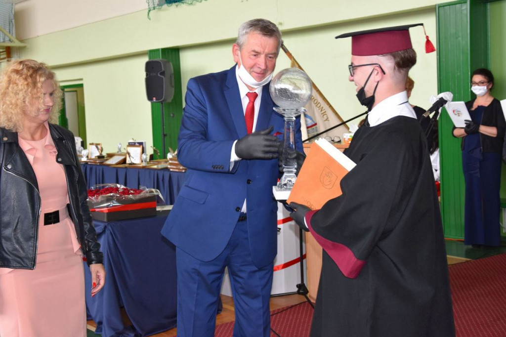 Różyczkowanie w III LO rodzice i znajomi oglądali przez internet [ZDJĘCIA]