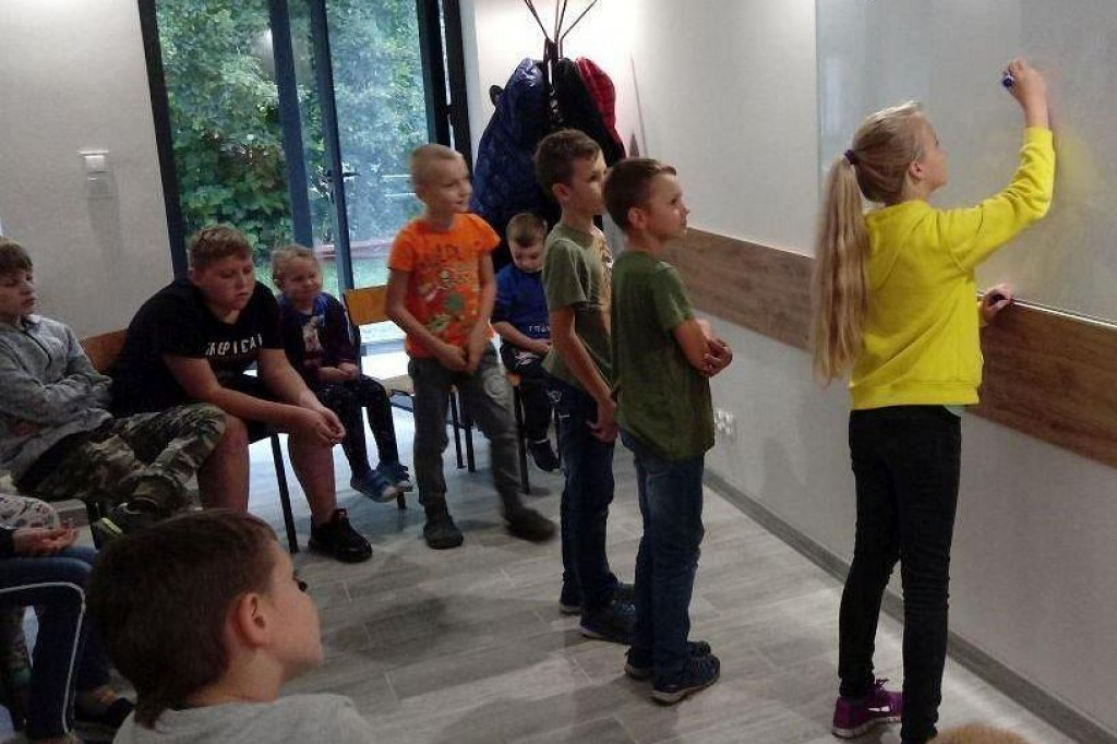 Zajęcia kulinarne, plastyczne i sportowe, gry i zabawy dla dzieci, a do tego pomoc w nauce [ZDJĘCIA]