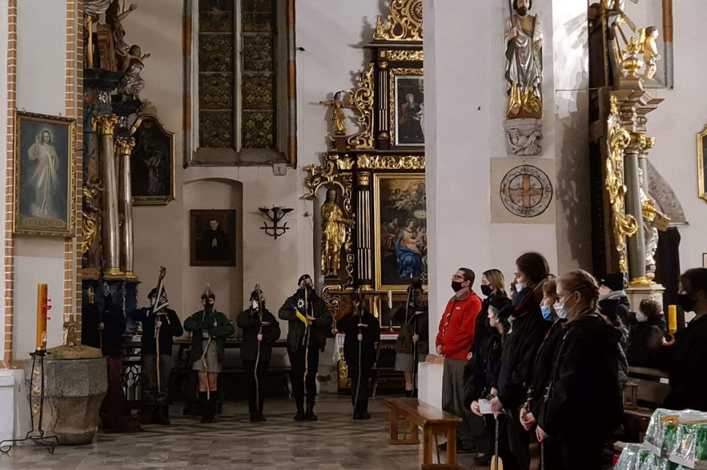 Reprezentacja Hufca ZHP Brodnica przywiozła do Brodnicy Betlejemskie Światło Pokoju [ZDJĘCIA]