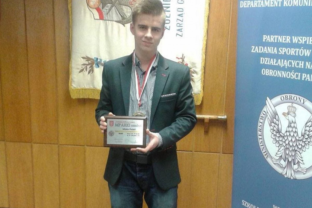 Krótkofalarstwo to obecnie dyscyplina sportowa. Mistrz Polski mieszka w Osieku