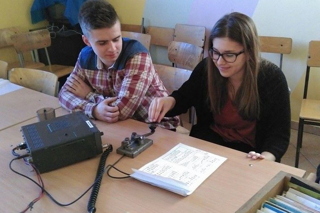 Krótkofalarstwo to obecnie dyscyplina sportowa. Mistrz Polski mieszka w Osieku