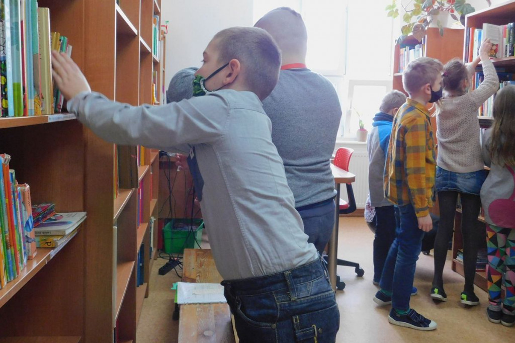 Uczniowie złożyli uroczystą przysięgę i oficjalnie stali się czytelnikami biblioteki szkolnej