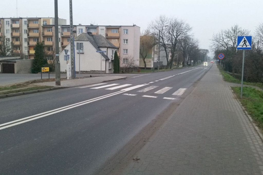 Czary-mary na ulicy. Pomalowali białe pasy na przejściu dla pieszych, a potem farba zniknęła
