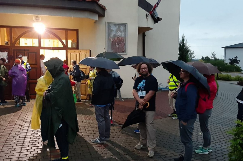 Mimo pandemii z Brodnicy znowu wyruszy Ekstremalna Droga Krzyżowa. 40 kilometrów nocą po lasach nad jeziorami