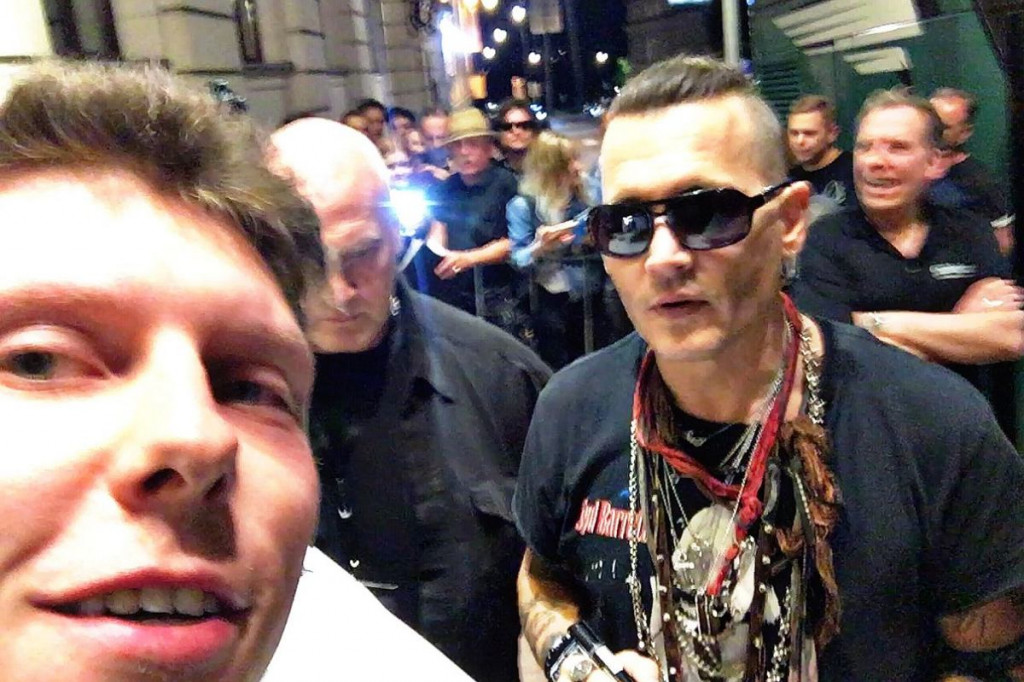 Z Santaną po śniadaniu, z Tarantino w hotelu, z Pamelą pod rękę. Tylko z papieżem nie wyszło. Niezwykłe hobby [ZDJĘCIA]