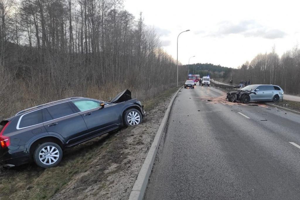 Karambol na obwodnicy w Brodnicy. Motocyklista w ciężkim stanie