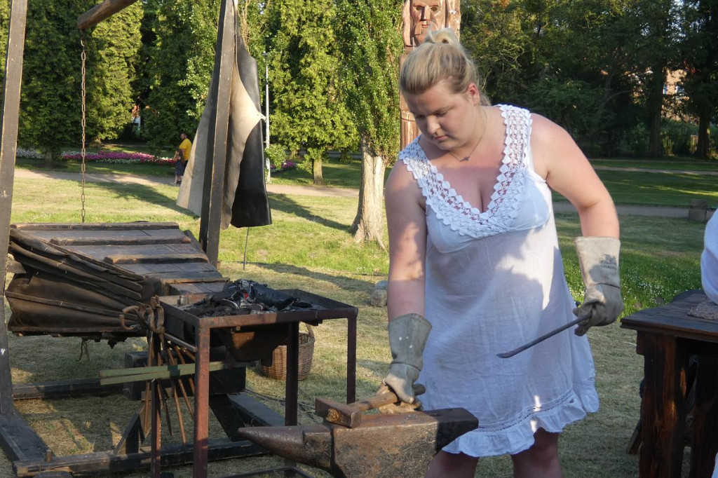 Brodnica powitała lato. W sobotnią noc wielkie widowisko w ruinach zamku [DUŻO ZDJĘĆ]