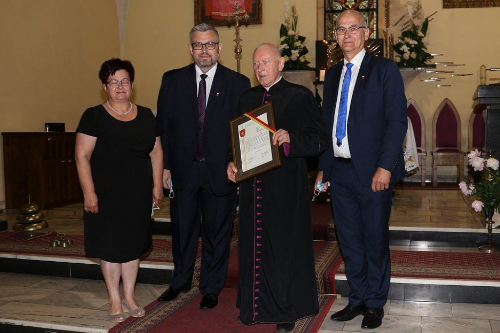 Uroczystości w kościołach w Brodnicy, Jabłonowie i Jastrzębiu. W farze dwa dni z zakonnikami, nad Lutryną z udziałem władz