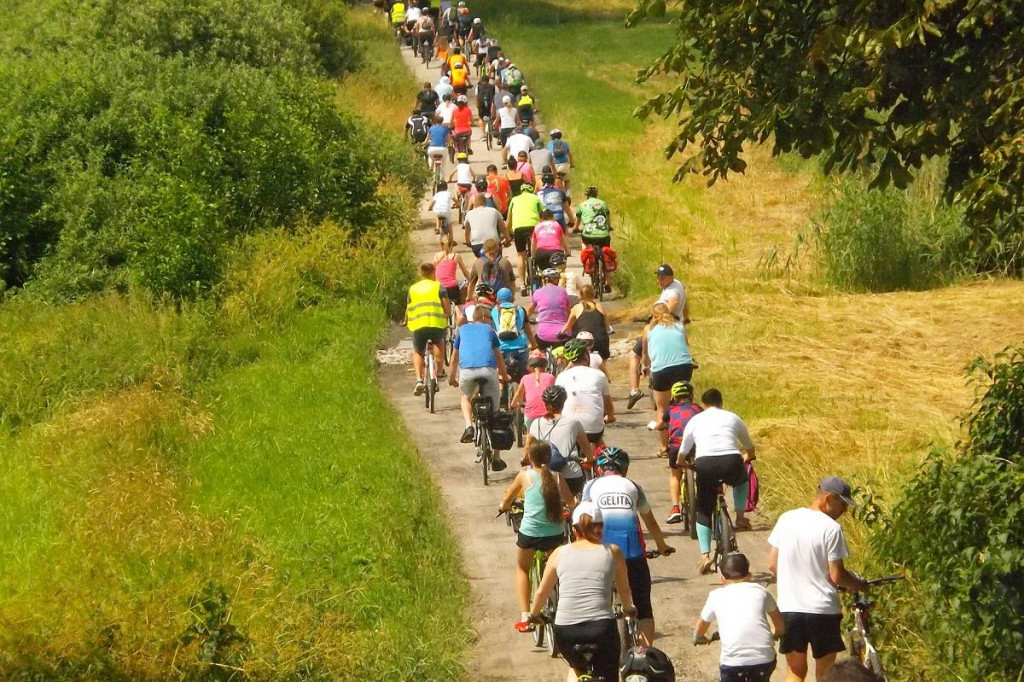 Pojezierze Brodnickie. To był wielki turystyczny rajd. Na blisko dwieście rowerów [DUŻO ZDJĘĆ]