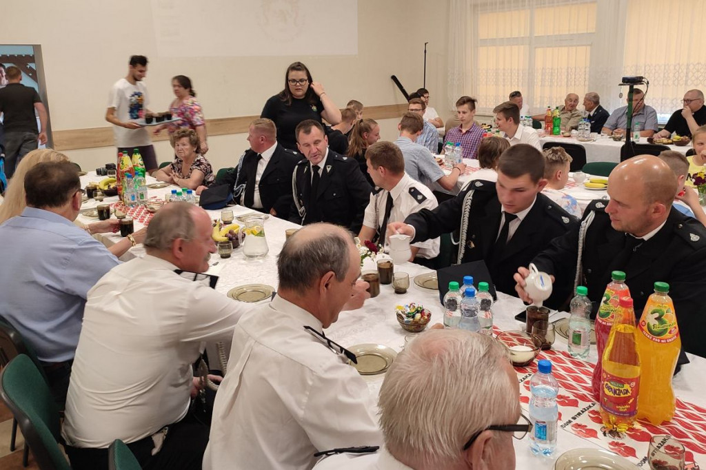 Strażacy ochotnicy z Pokrzydowa mają nowego naczelnika i nowy wóz bojowy