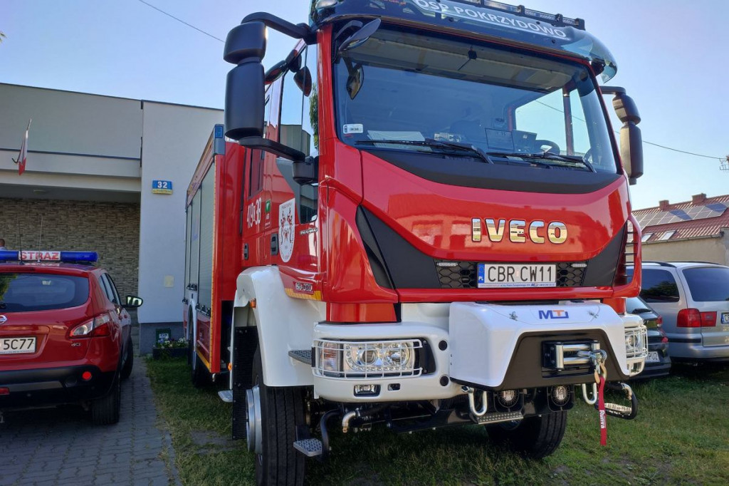 Strażacy ochotnicy z Pokrzydowa mają nowego naczelnika i nowy wóz bojowy