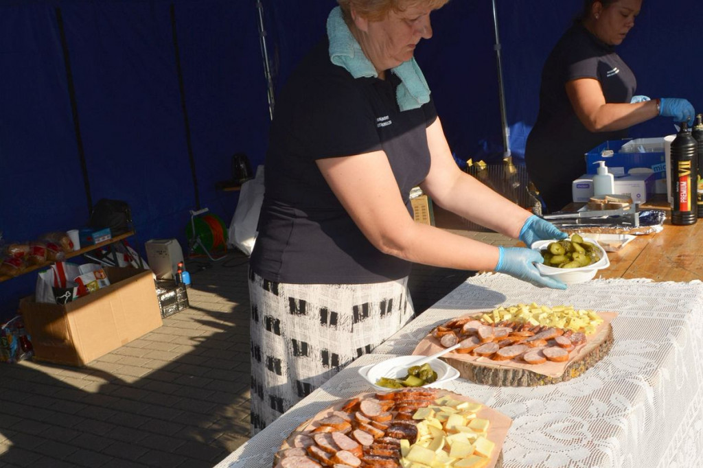 Rzut gumofilcem, slalom z jajami, skoki w worku, jazda na taczce. Sołtysiada w Zbicznie [ZDJĘCIA]