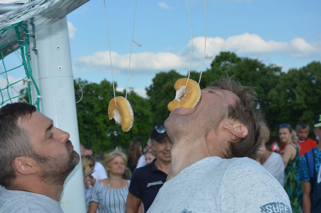 Rzut gumofilcem, slalom z jajami, skoki w worku, jazda na taczce. Sołtysiada w Zbicznie [ZDJĘCIA]