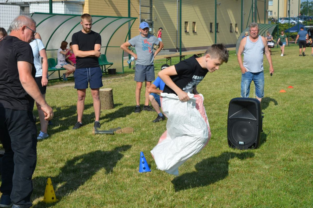 Rzut gumofilcem, slalom z jajami, skoki w worku, jazda na taczce. Sołtysiada w Zbicznie [ZDJĘCIA]