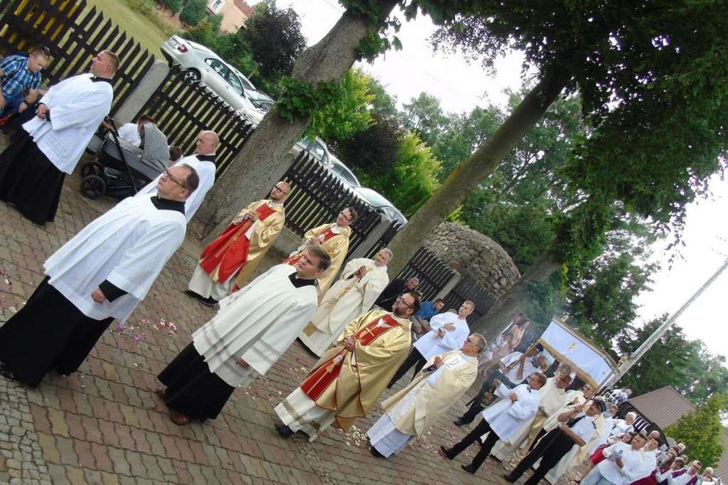 Jubileusz kościoła w Jastrzębiu. Papież Franciszek udzielił odpustów wszystkim uczestniczącym w obchodach [ZDJĘCIA]