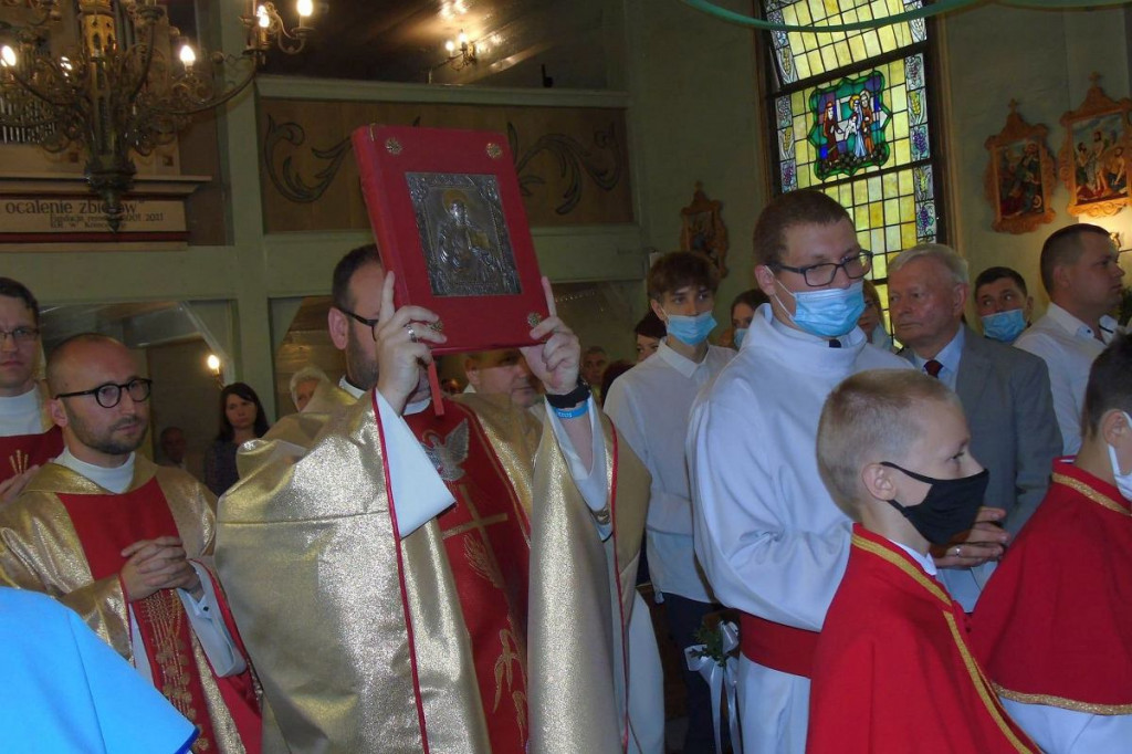 Jubileusz kościoła w Jastrzębiu. Papież Franciszek udzielił odpustów wszystkim uczestniczącym w obchodach [ZDJĘCIA]