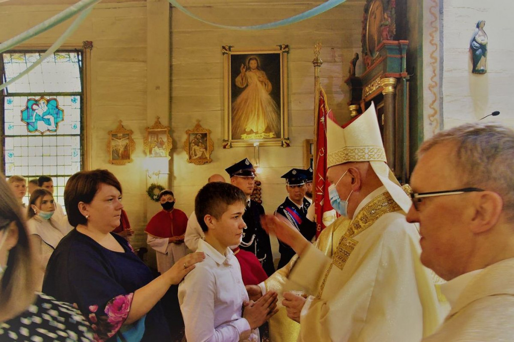 Jubileusz kościoła w Jastrzębiu. Papież Franciszek udzielił odpustów wszystkim uczestniczącym w obchodach [ZDJĘCIA]
