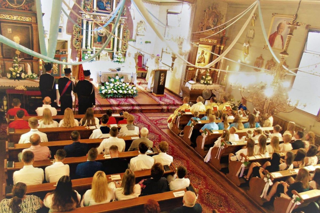 Jubileusz kościoła w Jastrzębiu. Papież Franciszek udzielił odpustów wszystkim uczestniczącym w obchodach [ZDJĘCIA]