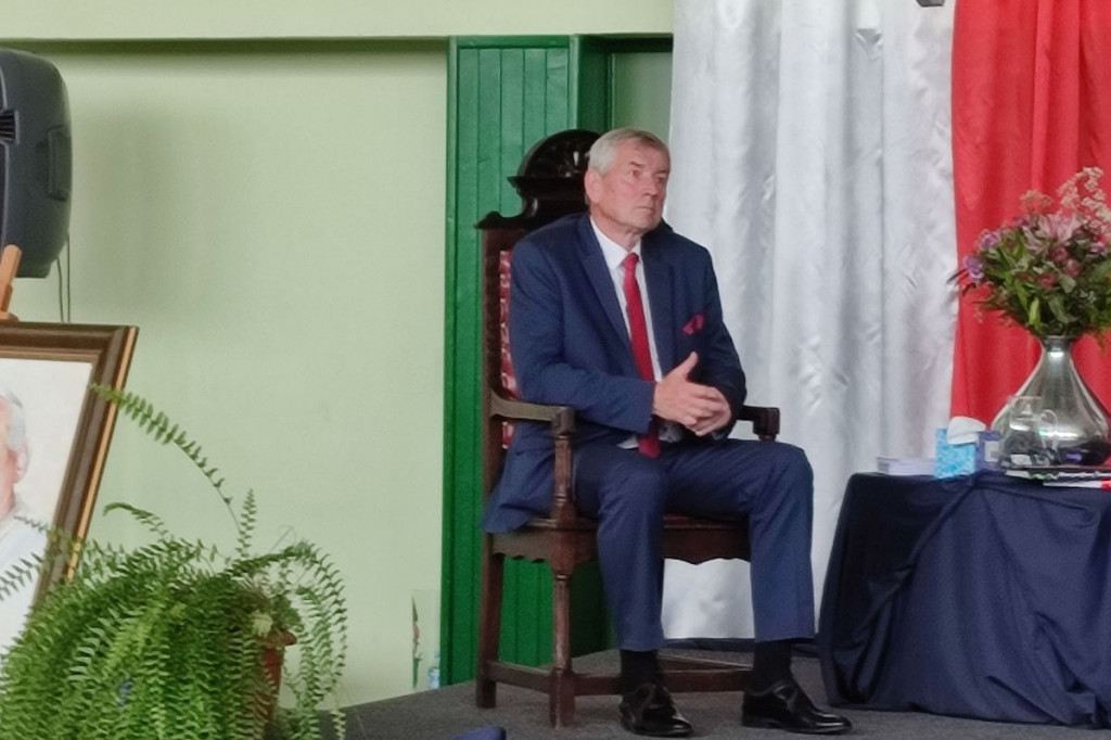 Brodnica. Pożegnali Tomasza Wysockiego, który był dyrektorem szkoły przez 30 lat [ZDJĘCIA]