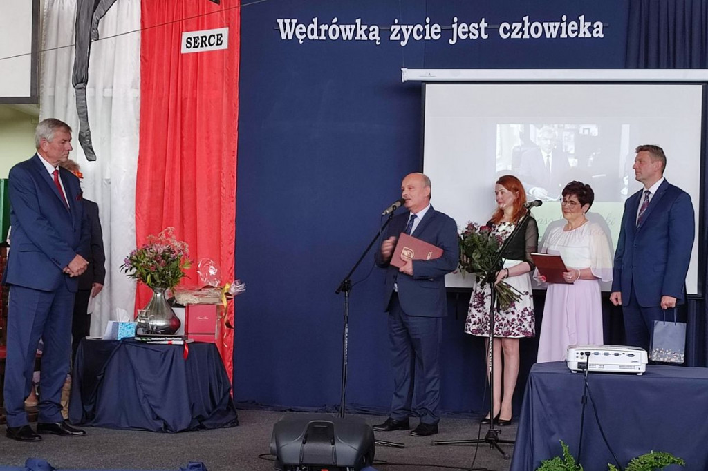 Brodnica. Pożegnali Tomasza Wysockiego, który był dyrektorem szkoły przez 30 lat [ZDJĘCIA]