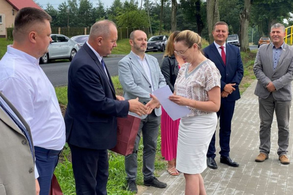 Mamy kolejny kilometr ścieżki pieszo-rowerowej na Pojezierzu Brodnickim