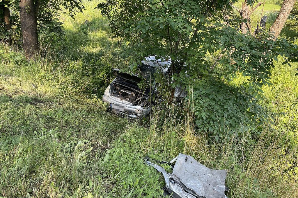 Wypadek na drodze krajowej w Wielkim Głęboczku. Ranna kobieta trafiła do szpitala